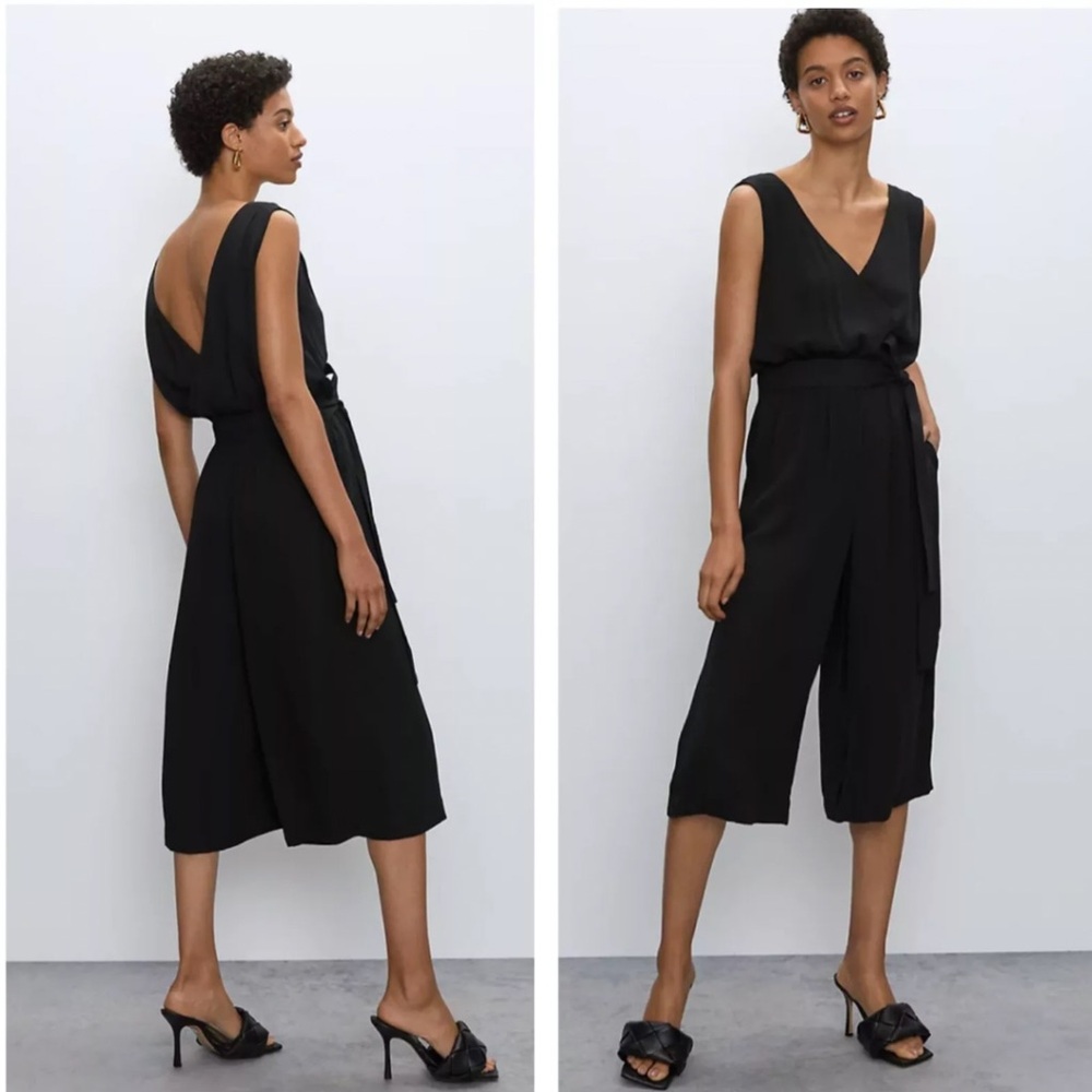 Babaton Black V-Neck Sleeveless Jumpsuit